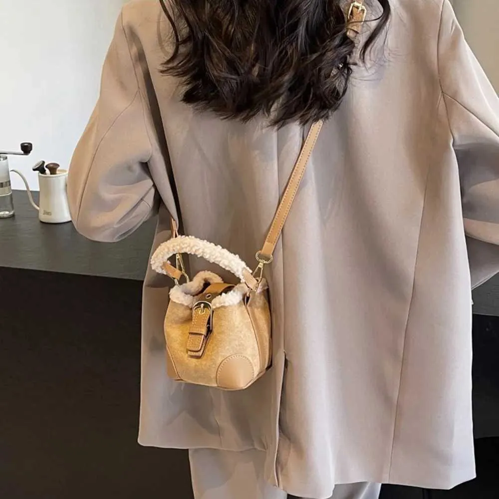 Borse a secchiello in lana di agnello alla moda con tracolla Borsa a tracolla retrò in peluche vintage da donna C241212_voghion.com