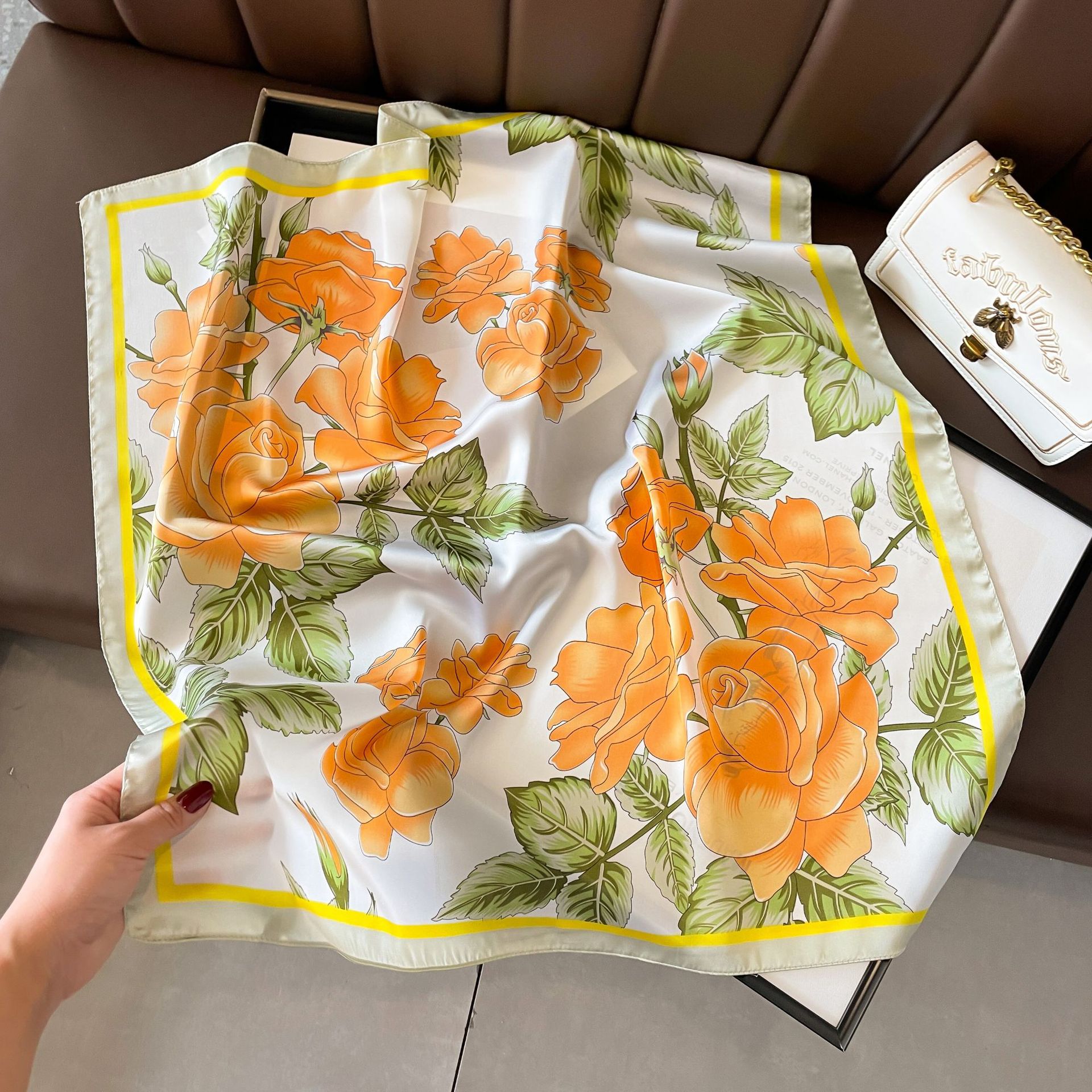 Sciarpa decorativa piccola a scialle da donna in raso quadrato di seta coreana con fiore pianta coreana di nuovo stile 70 cm_voghion.com