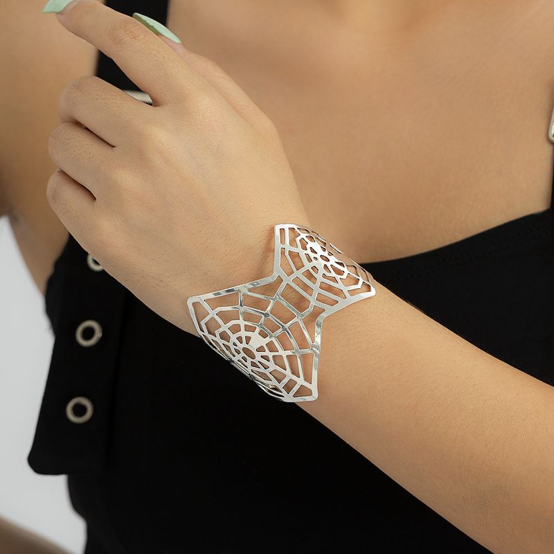 Bracciale da donna con foglia cava retrò, design minimalista francese, apertura a nicchia lucida_voghion.com
