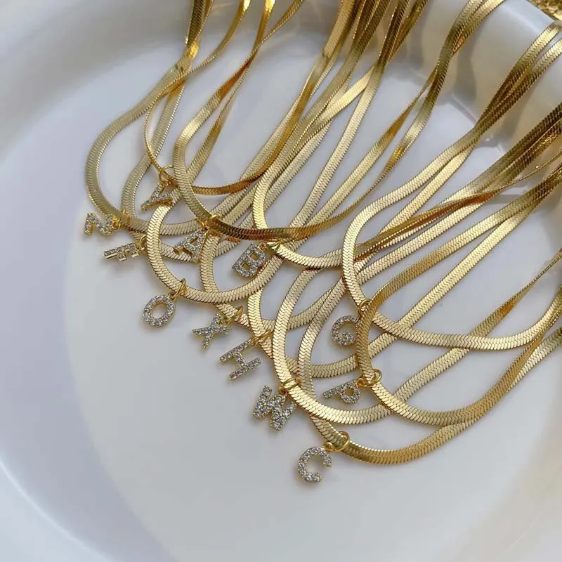 Buchstaben-Anfangsketten Gold Alphabet eingelegter Diamant Designerschmuck Frauen benutzerdefinierte Anhänger Halskette Schmuck_voghion.com