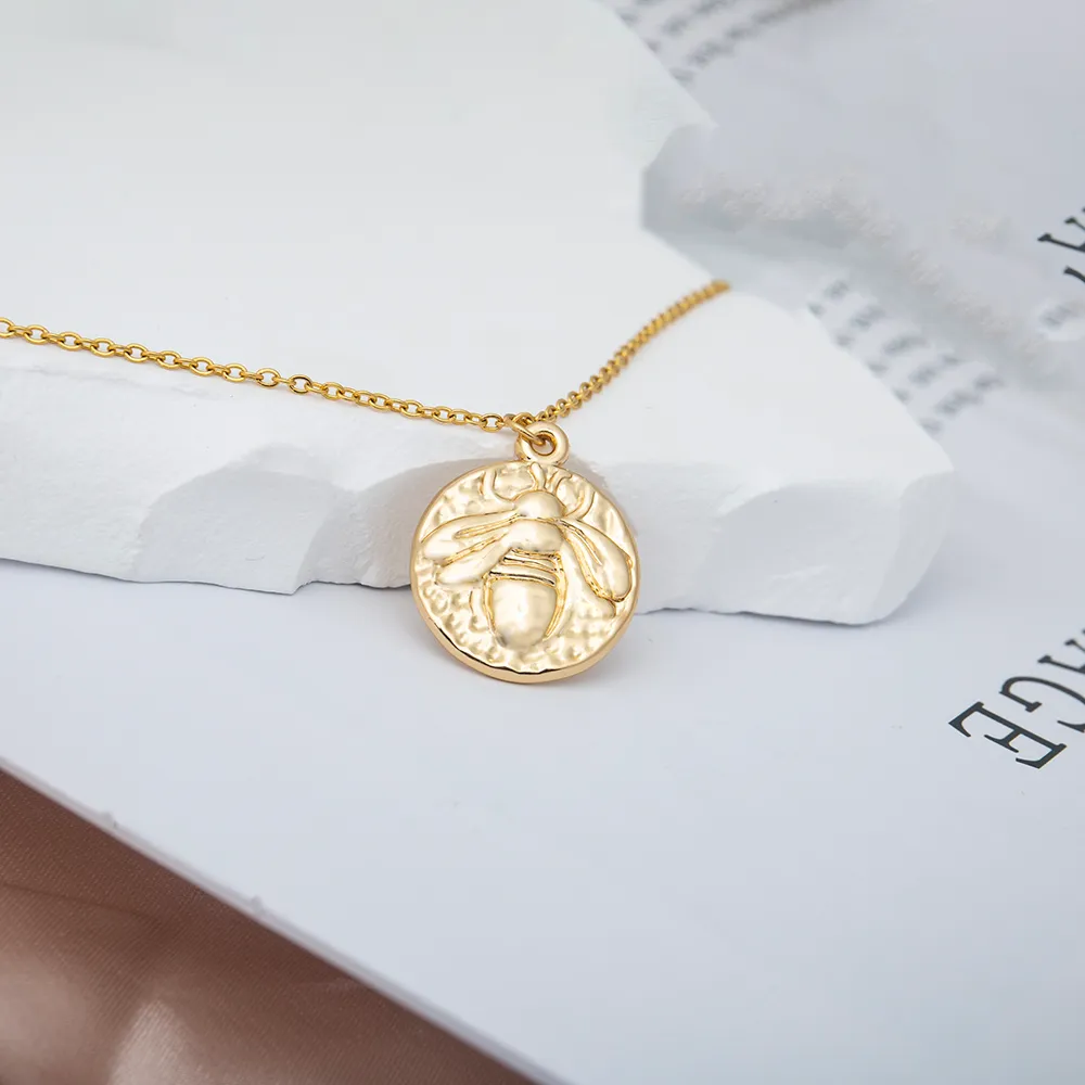 Collane con ciondolo Tangula Vintage Bee Collana rotonda per donna Uomo Acciaio inossidabile Geometrico Insetto Regali di compleanno per_voghion.com