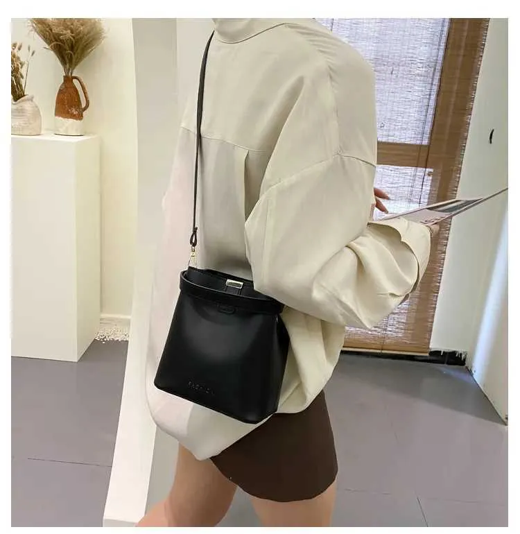 Elegant Black Pu Leather Shoulder Bag Messenger Handbag For Women_voghion.com