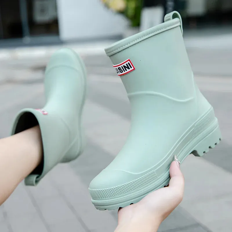 Damen Niedrige rutschfeste Küchen-Regenschuhe Wasser Frau Gummi Garten Galoschen Slip-on Regenstiefel Kurze Stiefel 231030_voghion.com