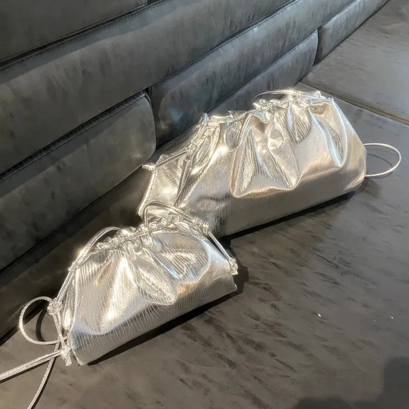 Moteriška madinga vintažinė Cloud Bag krepšys, austas per petį 240828_voghion.com