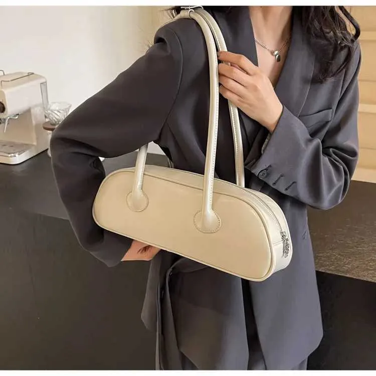 Sac à aisselles en bâton français de grande capacité, version coréenne, tendance féminine, Xiaohongshu, même style, bandoulière simple, porté à la main_voghion.com