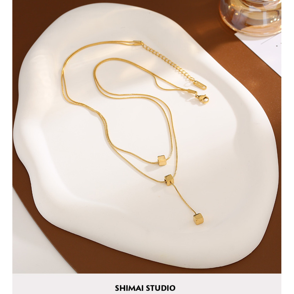 Gold double-layer layered fashionable small square pendant necklace for women with minimalist temperament, collarbone_voghion.com