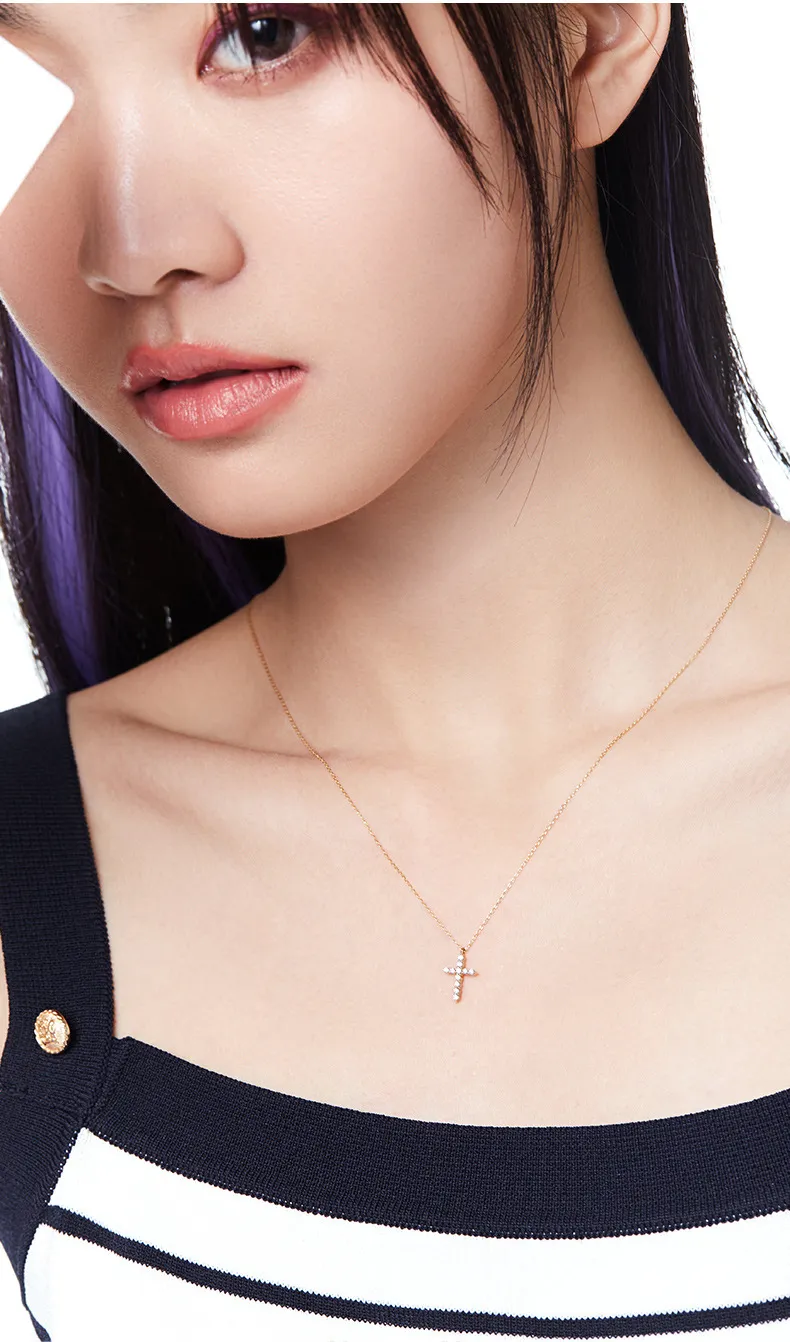 Collana con pendente a croce placcata argento da donna in zircone_voghion.com