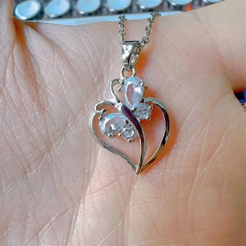 Collane con ciondolo Classico Micro-pavé Romantico Bianco Amore Gioielli Collana a farfalla Moda Personalizzata Acciaio inossidabile_voghion.com