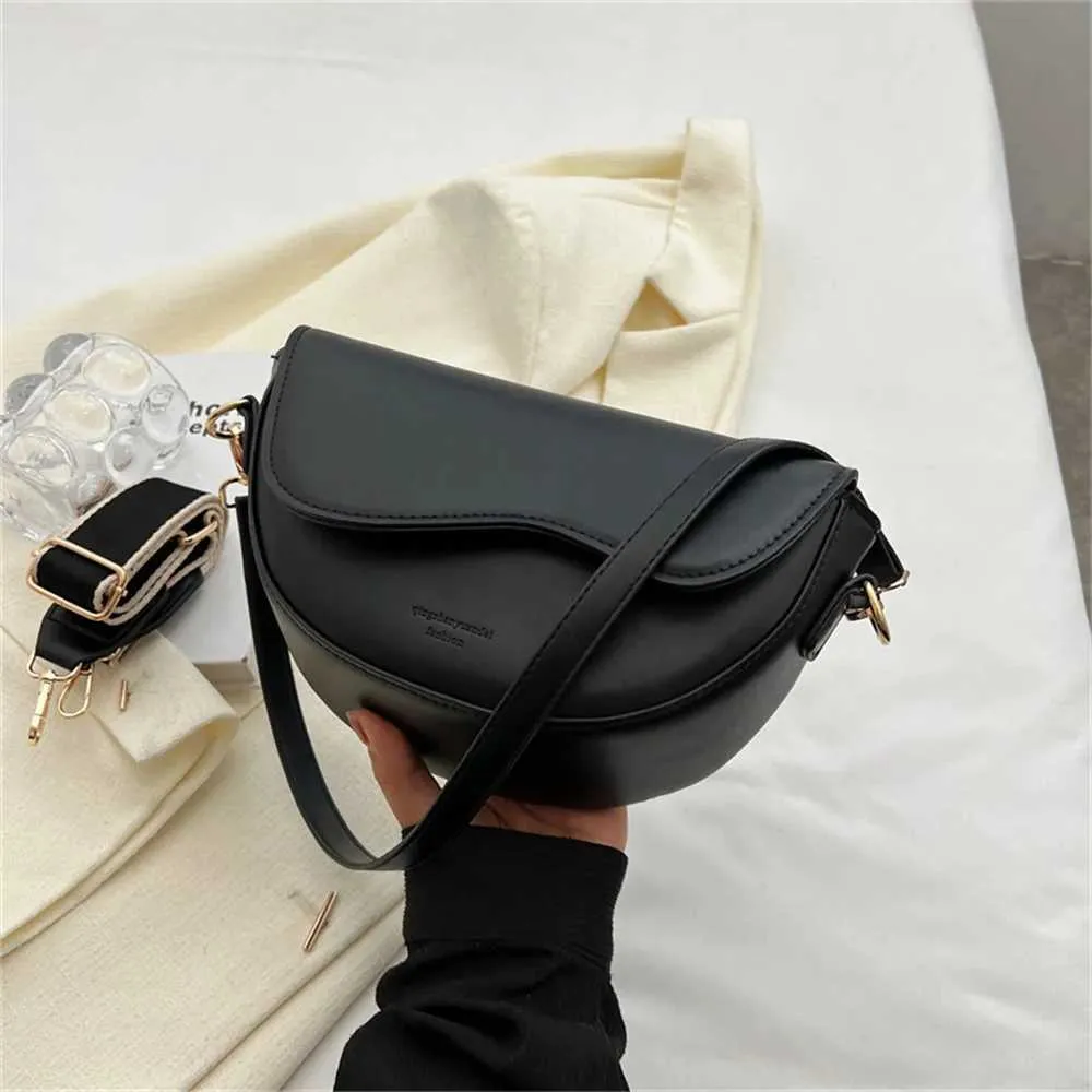 Womens Crossbody Shoulder Bag Solid Colour Pu Leather Wide Strap_voghion.com