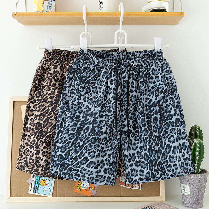 Vêtements pour hommes été 5 points imprimé léopard shorts hommes vêtements d'extérieur décontractés pantalons de plage couple mode 5 points pantalons shorts tendance_voghion.com