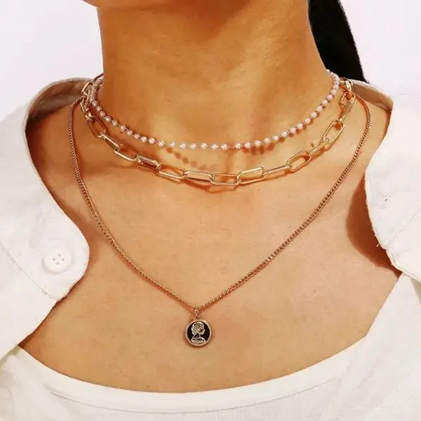 Collana in lega vintage creativa multistrato con catena di perle e timbro ritratto_voghion.com