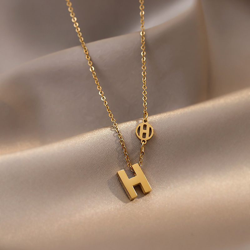 H titanium steel necklace for women's fashion brand pendant, gold-plated light luxury collarbone chain