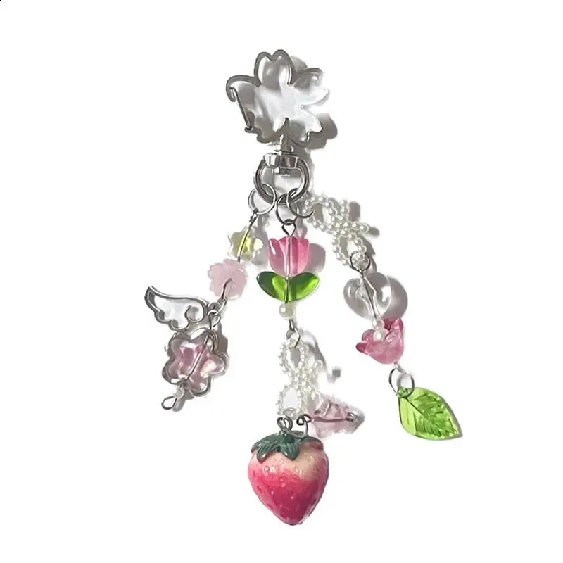 Portachiavi con fiocco di fragole Y2K civettuolo e mughetto da favola 240813_voghion.com