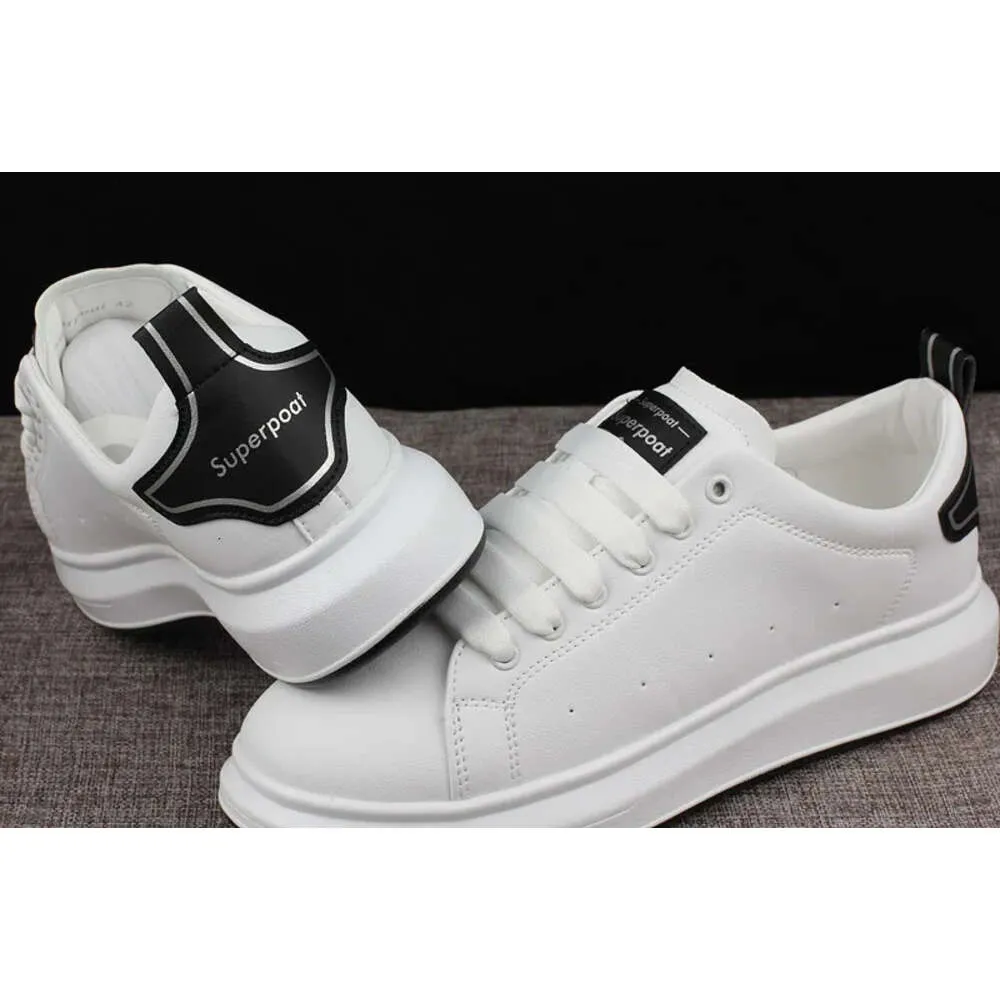 2023 Casual per uomo Uomo Running Traspirante Sport tavola Scarpe bianche Sneakers scarpe da tennis alla moda Calzature sportive_voghion.com