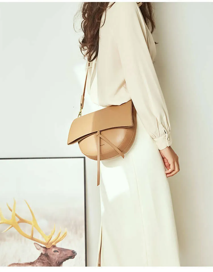 Moteriškas, odinis platus diržas, pusiau apvalus retro karvės odos vieno peties balno krepšys_voghion.com