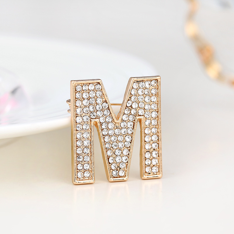 Spilla versatile con lettere inglesi in strass, stemma con fiore sul petto, luce antiscivolo, alla moda per uomo e donna_voghion.com
