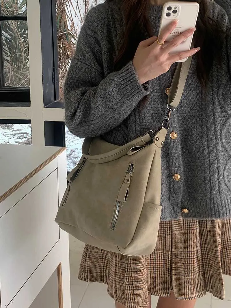 Sacs à bandoulière décontractés en cuir givré solide pour femmes de grande capacité pour l'automne et l'hiver_voghion.com