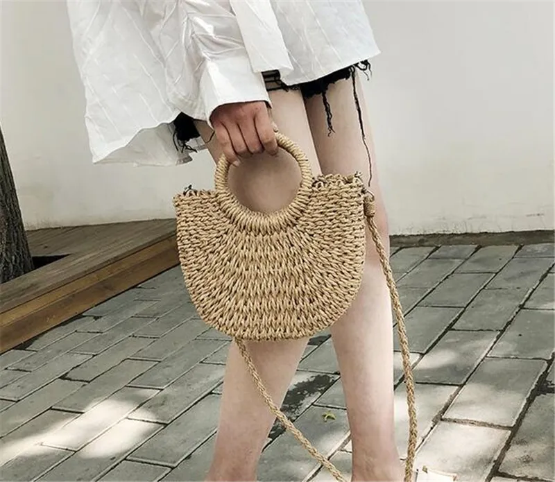 Sommer-Handgefertigte Taschen für Frauen, Weben, Damen, Strohumwickelte Strandtasche, Mondförmige Handtaschen mit Griff oben_voghion.com