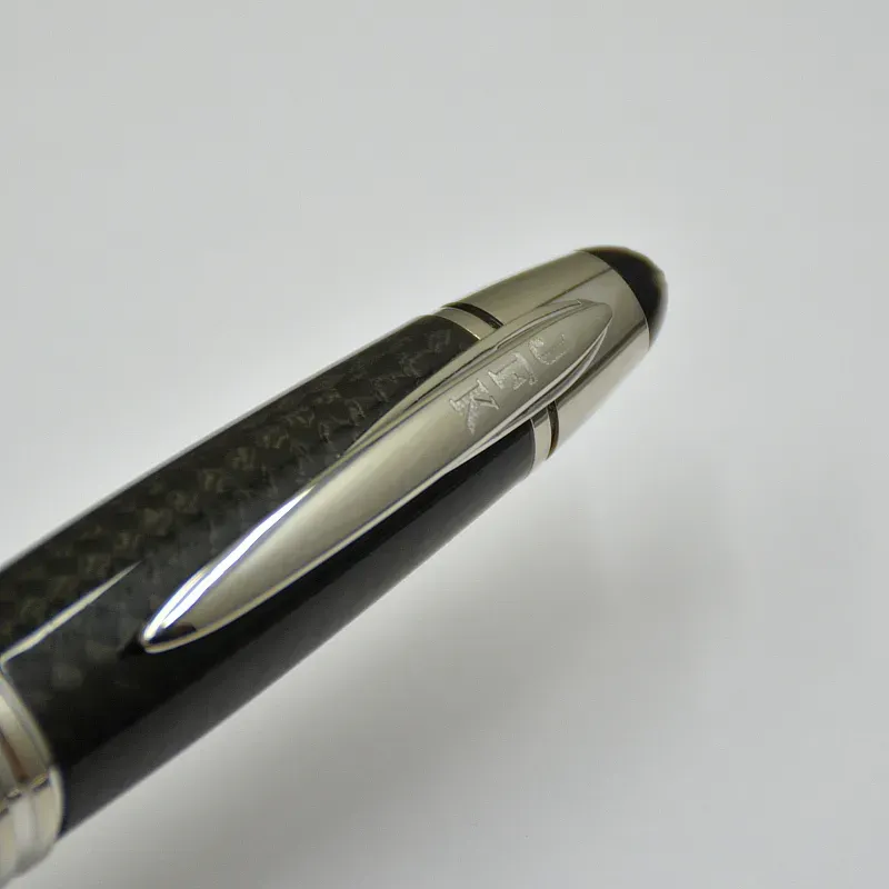 Grousshandel Héichqualitativ John F. Kennedy Schwaarz Kuelefaser Rollerball Kugelschreiwer Füllfedern Schreifbüro Schoulmaterial mat JFK Seriennummer_voghion.com