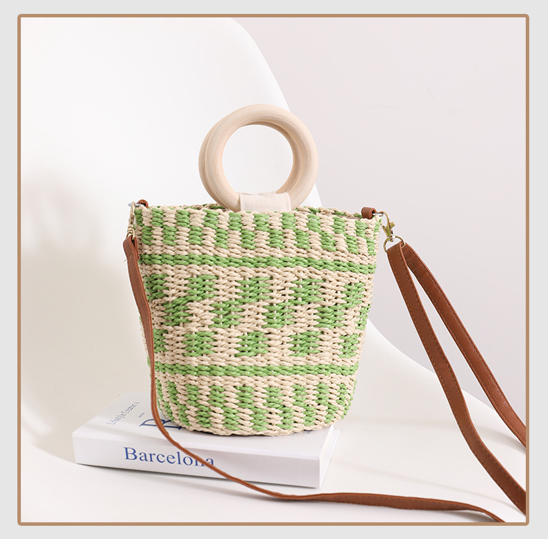 Sac rond en paille avec anneau en bois, nouveau sac à bandoulière de couleur contrastée européen et américain, sac tissé à la main pour femme, sac de plage de vacances en bord de mer_voghion.com