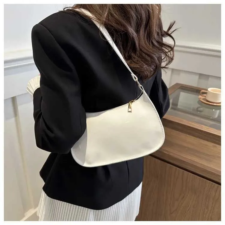 Designer Tasche Vintage weinrot Lackleder glänzend Gerie 2024 neu minimalistisch Damen Reißverschluss Umhängetasche elegant lässig_voghion.com