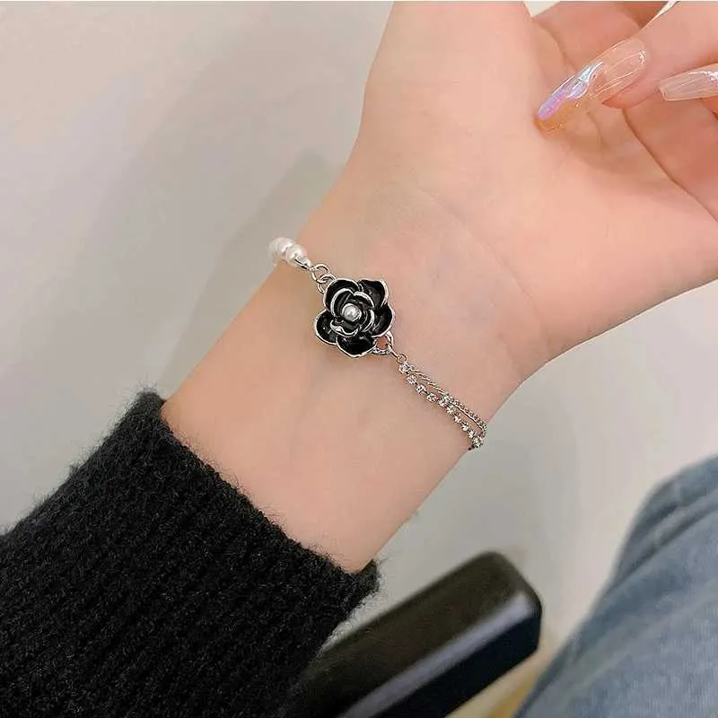 Pulsera de moda con perla camelia y circonita para mujer_voghion.com