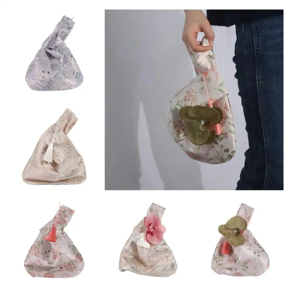 wer Anhänger Mittagessen Kosmetik Handtasche im chinesischen Stil Quaste Knoten Handgelenktasche Kleinteiltasche Cheongsam Zubehör 241120_voghion.com