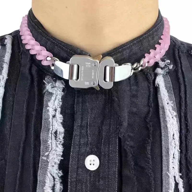 Ķēdes 1017 ALYX 9SM Krāsa PVC Caurspīdīga Kubas Ķēdes Metāla Lock Kaklarota Eiropas un Amerikas vienkāršās modes hiphops_voghion.com