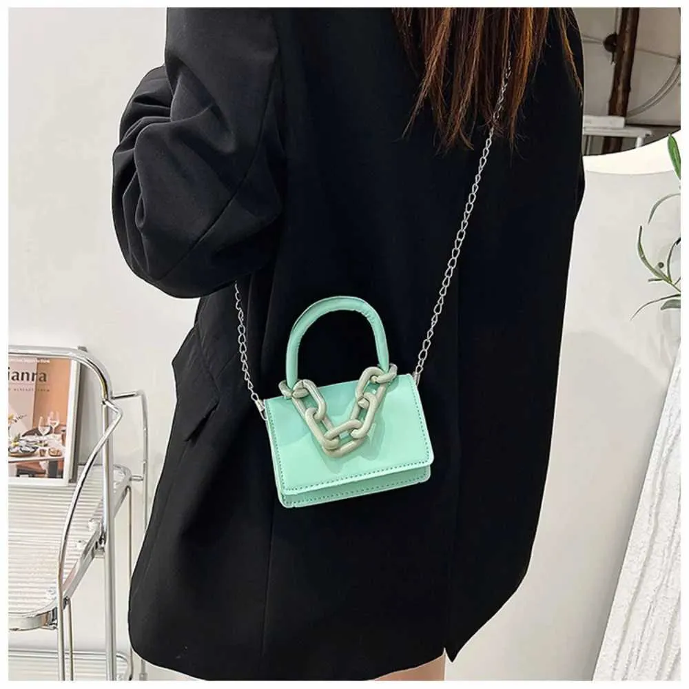 Designer 2024 Femmes Horizontal Édition Coréenne Chaîne Petit Carré Mode Mini Sac À Bandoulière Flip Boucle Sac À Main Portefeuille_voghion.com
