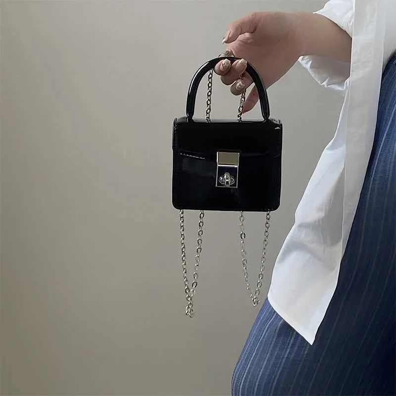 Sac à bandoulière carré pour femme avec petit verrou tendance en cuir verni pour femme_voghion.com