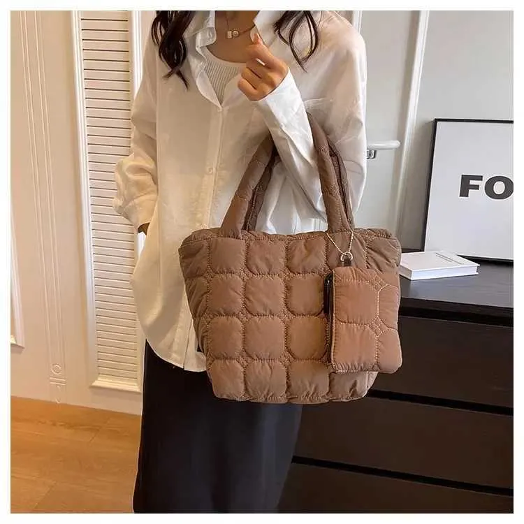 Mode Gesteppte Stickerei Thread Handtasche Leichte Puffy Top-Griff Große Kapazität Damen Kleine Einkaufstasche mit Mini_voghion.com