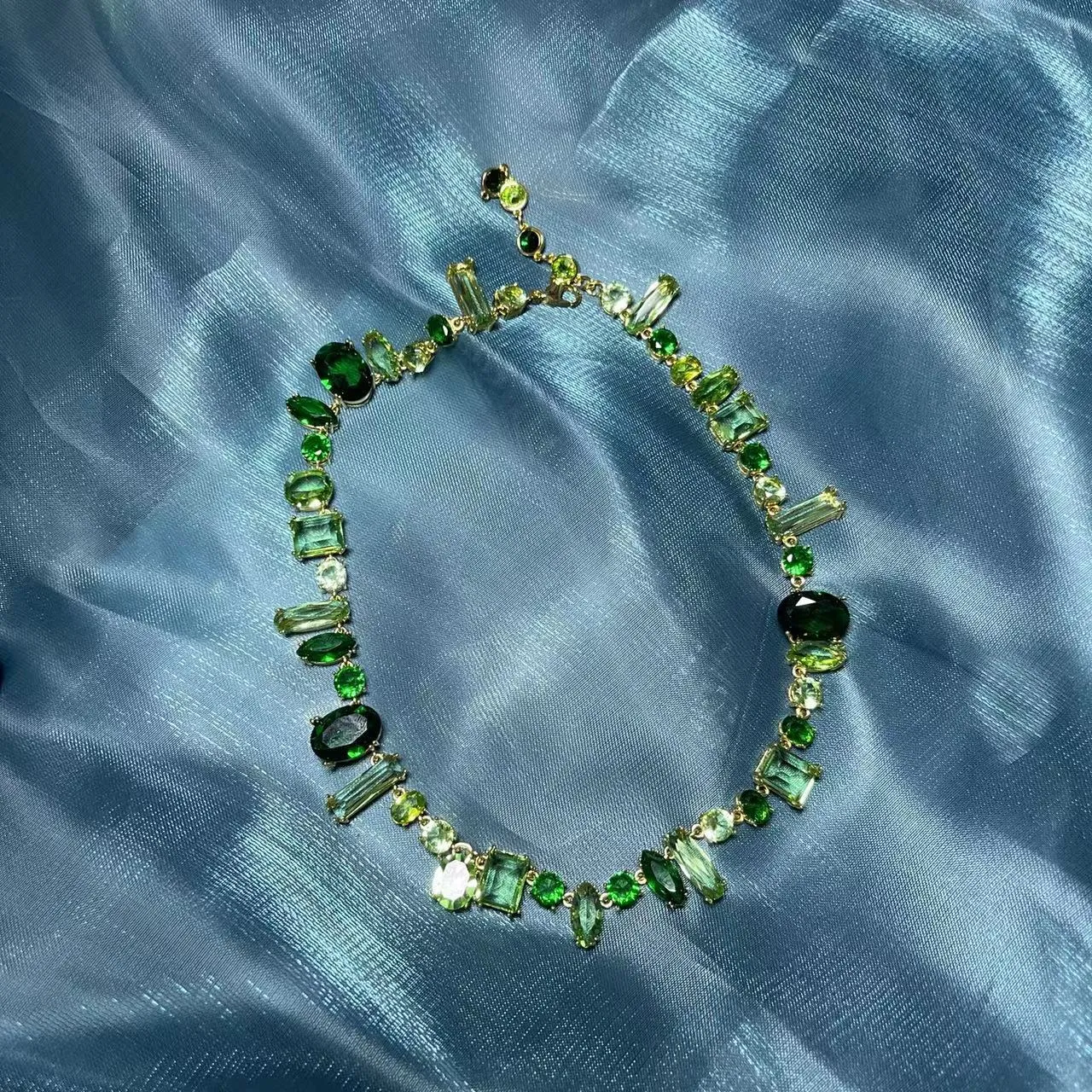 Modieuze damesontwerper aanpasbare Oostenrijkse groene kristalkleurige edelsteen kralenketting_voghion.com