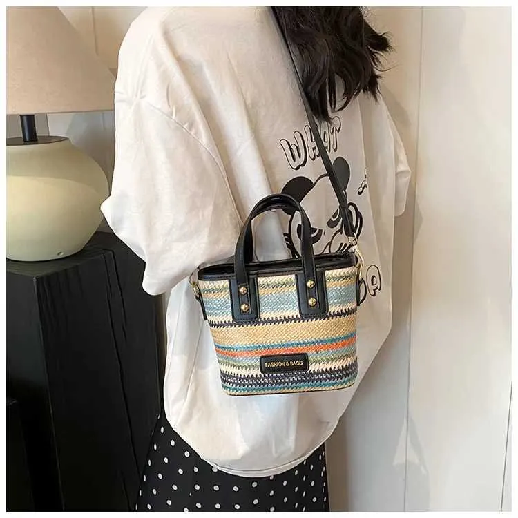 Borsa a secchiello intrecciata alla moda da donna, estiva, carina, piccola, con toppa in PU, con manico, a tracolla, design alla moda, per pendolari e viaggiatori_voghion.com