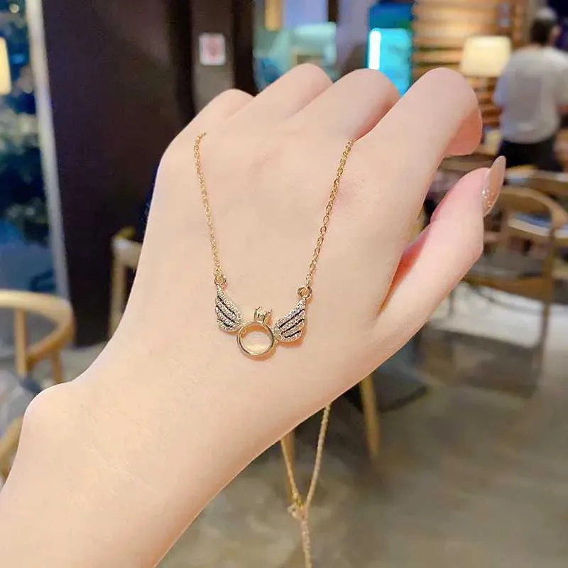 Collana con pendente ali d'angelo da donna gioiello moda elegante_voghion.com
