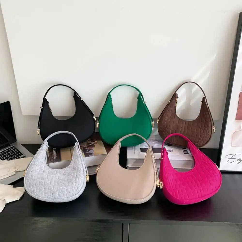 2024 New Alligator Pattern Shoulder Womens Small Handle Lower Arm Clutch Crescent Saddle Handbag Garbage Bag Y241123_voghion.com