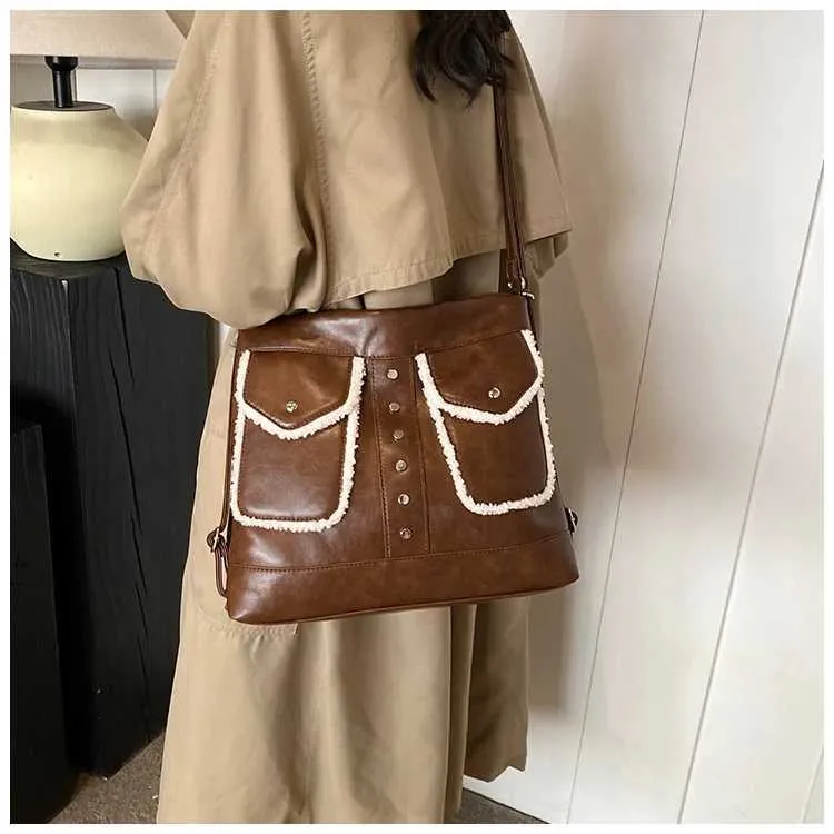 Sac à dos vintage en PU pour femme, sac à bandoulière carré en polaire d'agneau, grande capacité, fourre-tout décontracté pour les déplacements_voghion.com