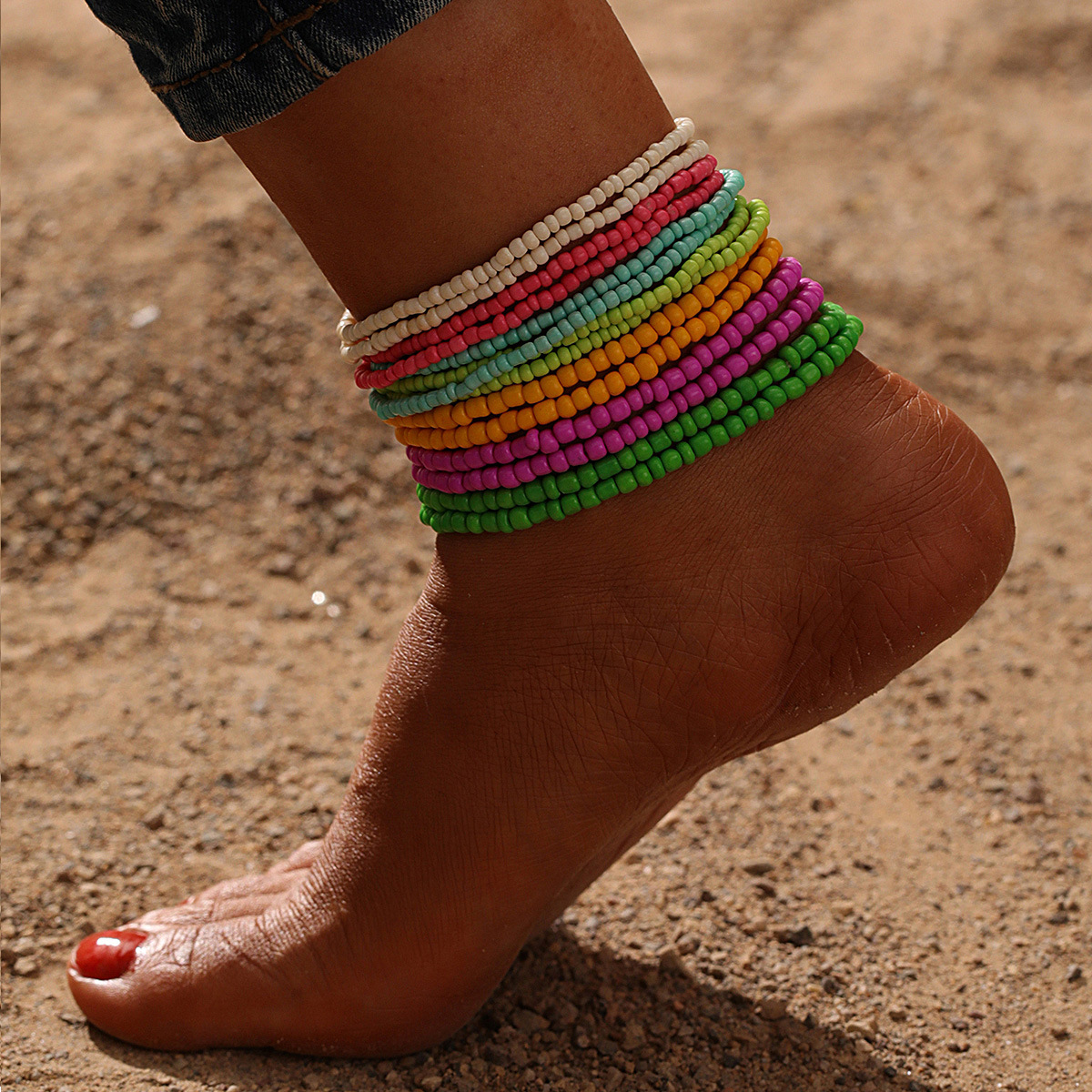 Cavigliera in stile spiaggia con perline di vetro colorate intrecciate a mano_voghion.com