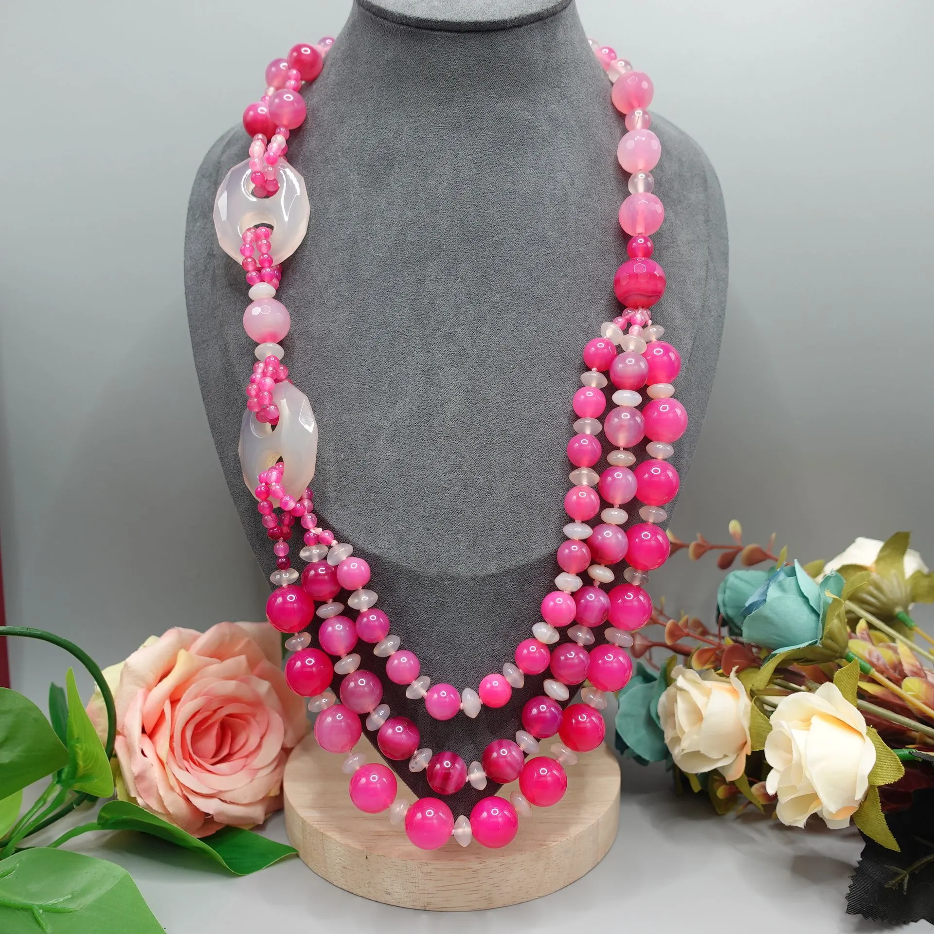 Ketten mittelalterliche Vintage natürliche Achat-Halskette mehrschichtig übertriebene Rose rot dreischichtige Kunst Jade_voghion.com