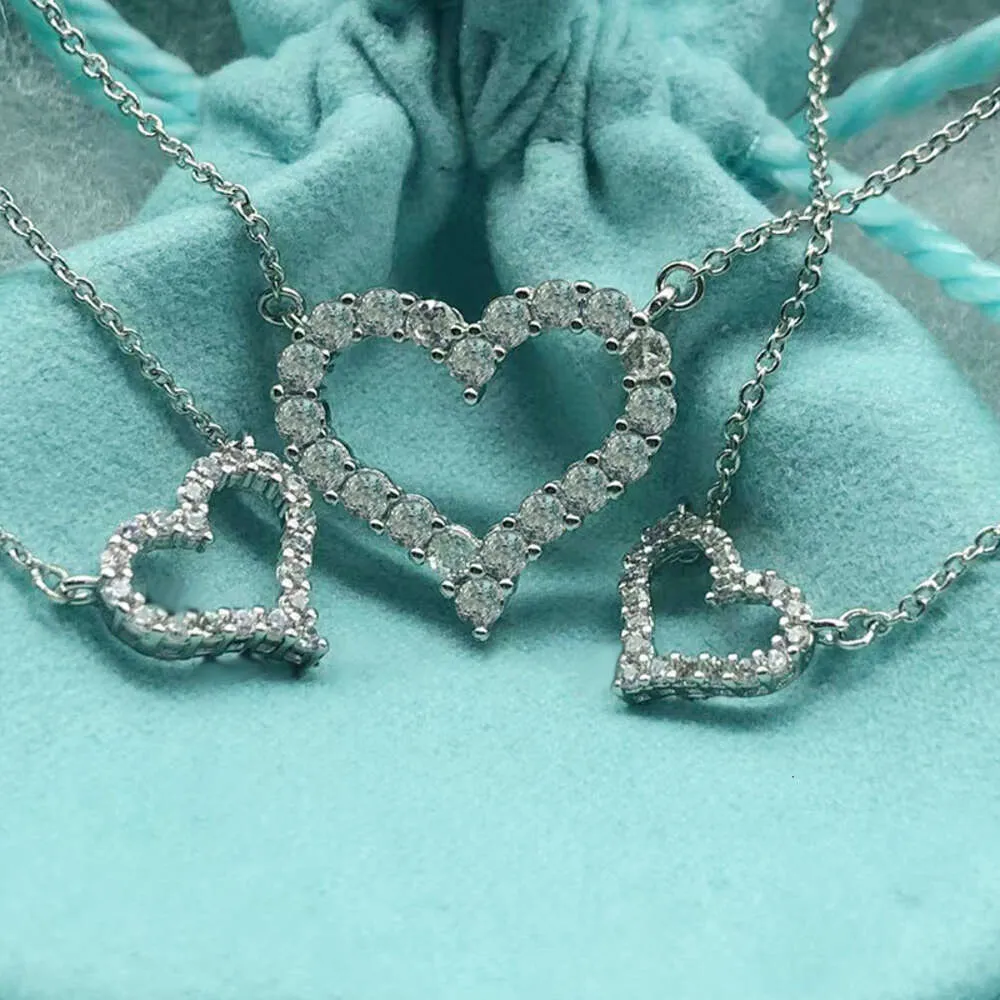 Collana in argento sterling leggero tempestato di diamanti Collana femminile a forma di cuore Collana con ciondolo a forma di cuore in platino e pesca con catena alla clavicola_voghion.com