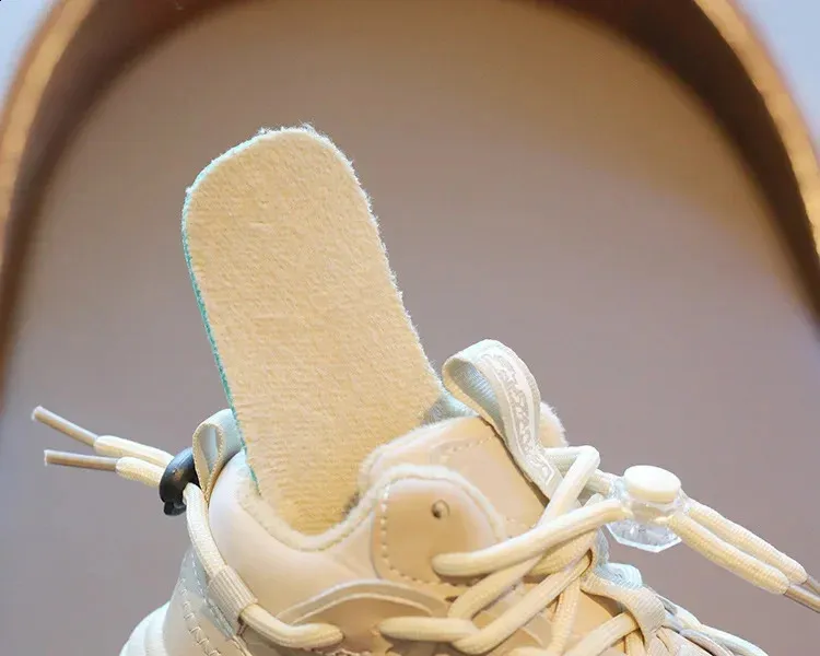 2024 Moda Peluche Corto e Grasso Impermeabile Ragazzi Comode Ragazze Corsa Antiscivolo Bambini Scarpe Sportive 240912_voghion.com