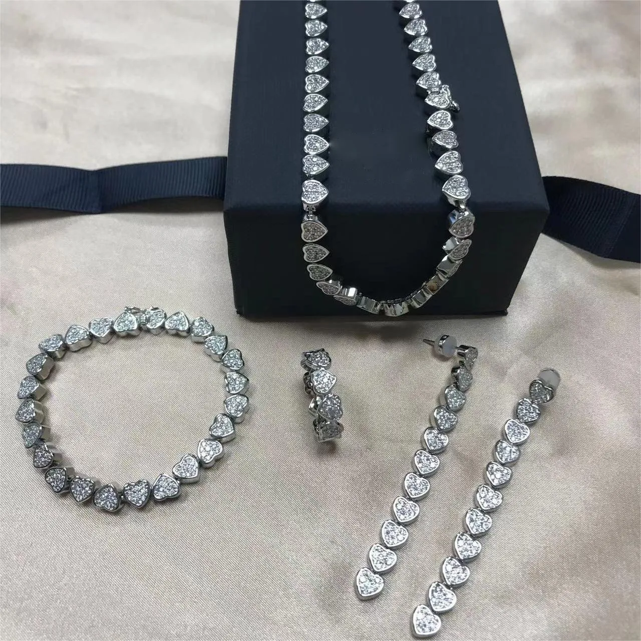 Une marque amour coeur bracelet concepteur pour les femmes charme perle élégant coeurs roses diamant turquie cohérent tennis ongles_voghion.com