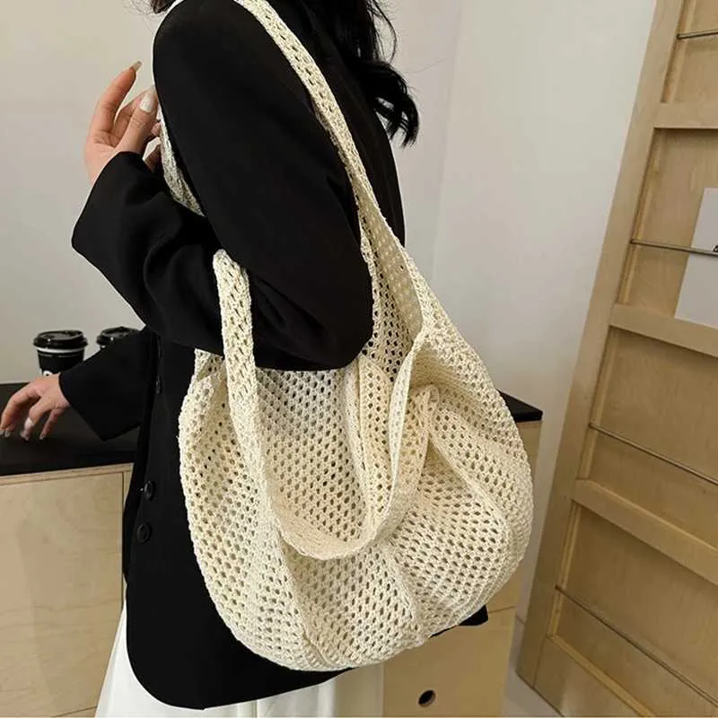 Womens crochet handbag mesh beach large capacity fashionable knitted shoulder solid color simple shopping bag Y241011_voghion.com