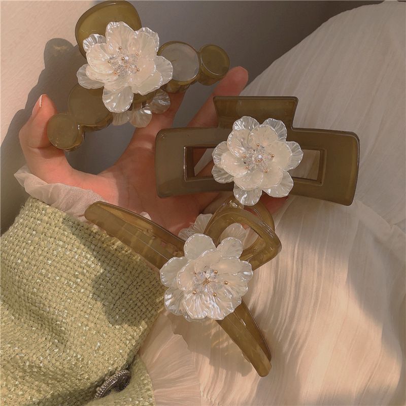Spring/Summer 2022 New Sen Series Green Grasping Jiashan Camellia White Fresh Shark Clip Hairpin_voghion.com