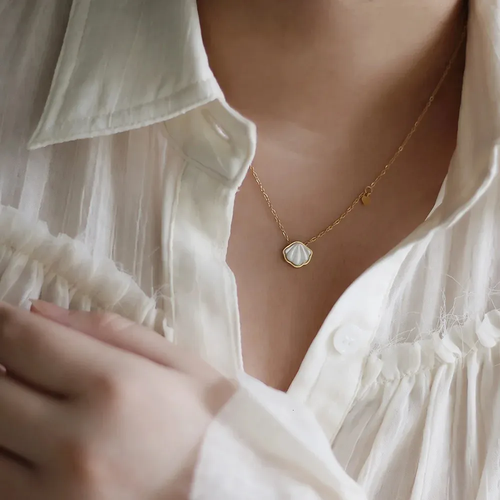 RHYSONG Naturel Blanc Fritillaire Bijoux En Acier Inoxydable Collier Boucles D'oreilles Ensembles Femmes Coréenne Mode Coeur Coquillage Collier_voghion.com