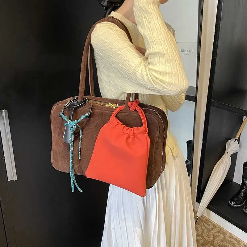LEFTSIDE NUBUK Schulter Taschen Dame für Frauen 2024 Winter Neue Trend Y2K Koreanische Mode-Design Handtaschen und GeldbörsenC241103_voghion.com