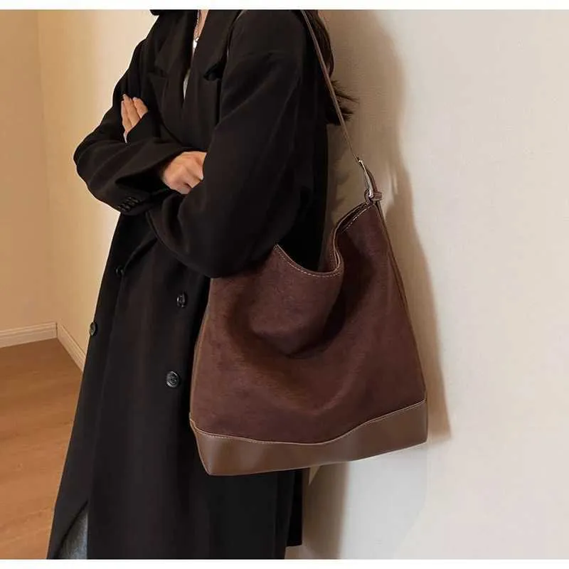 Fortschrittliche, stilvolle Umhängetasche aus Wildleder im Retro-Stil mit großem Fassungsvermögen, Umhängetasche zum Pendeln, ba241216_voghion.com