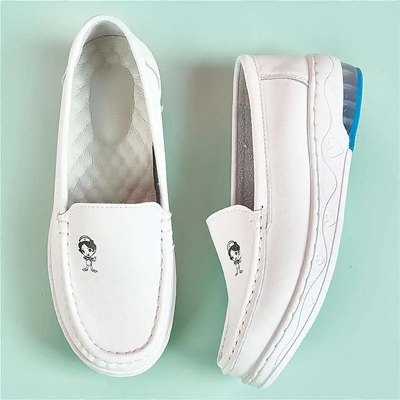 Enfermera Suave Suela gruesa Casual Plano Pequeños Zapatos blancos Sin cordones para mujer 456_voghion.com