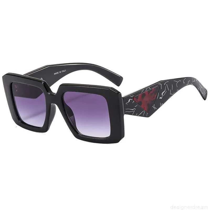 Occhiali da sole di design per uomo e donna neri con protezione uv_voghion.com