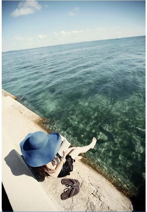 Cappello di paglia a tesa larga per donna ideale per la spiaggia_voghion.com