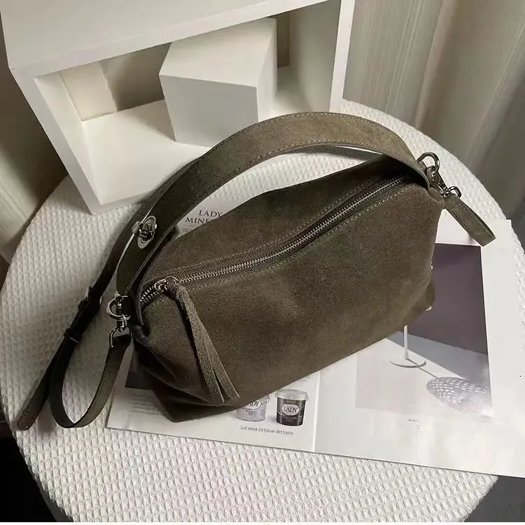 Borsa boston tote in scamosciato per donna, borsa a spalla marrone_voghion.com